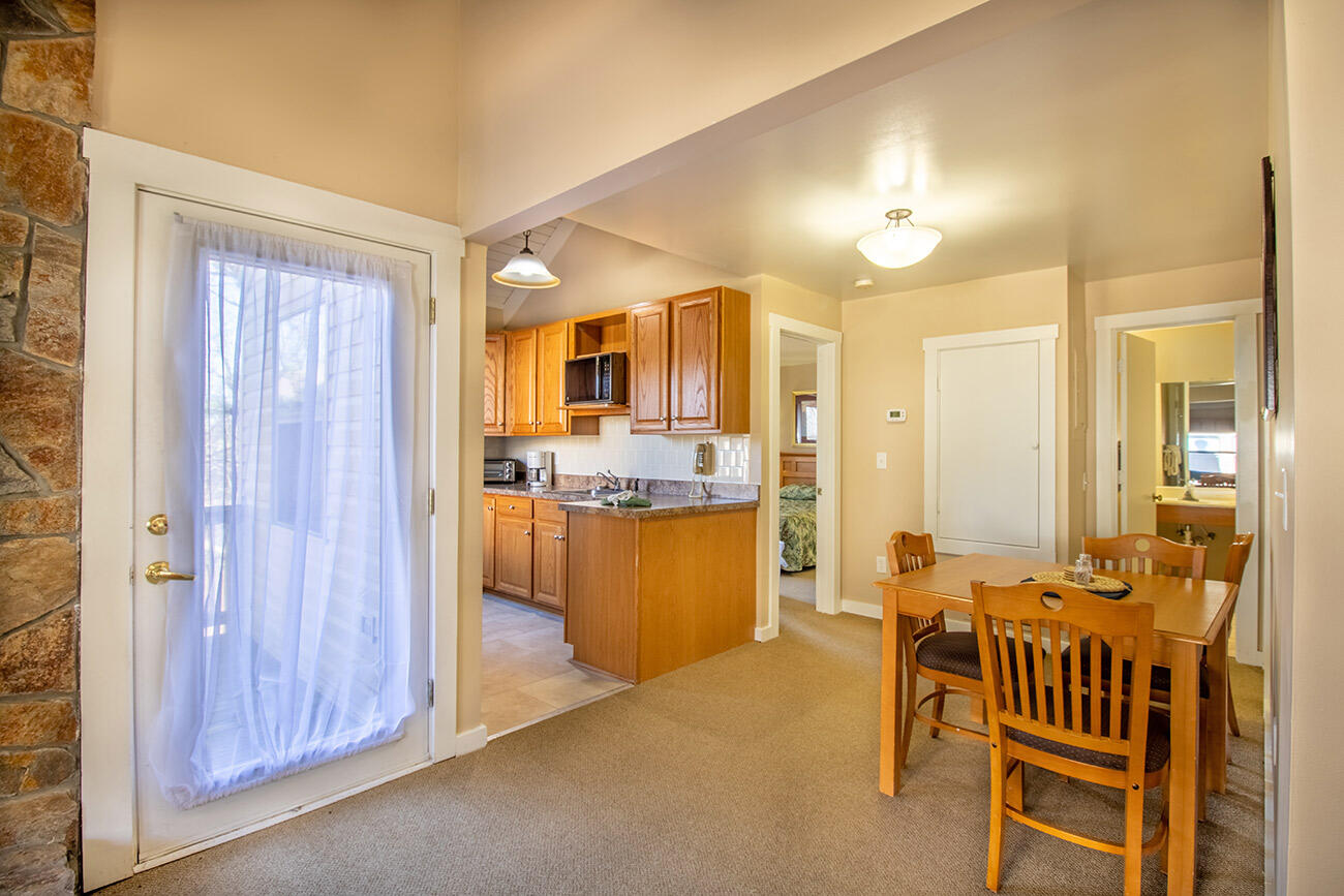 Shenandoah Villas One Bedroom Condo 14