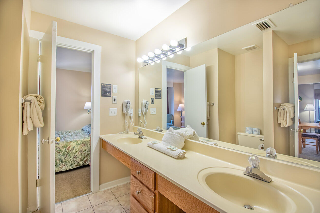 Shenandoah Villas One Bedroom Condo 20