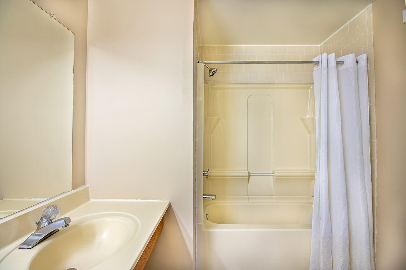 Shenandoah Villas One Bedroom Condo 21