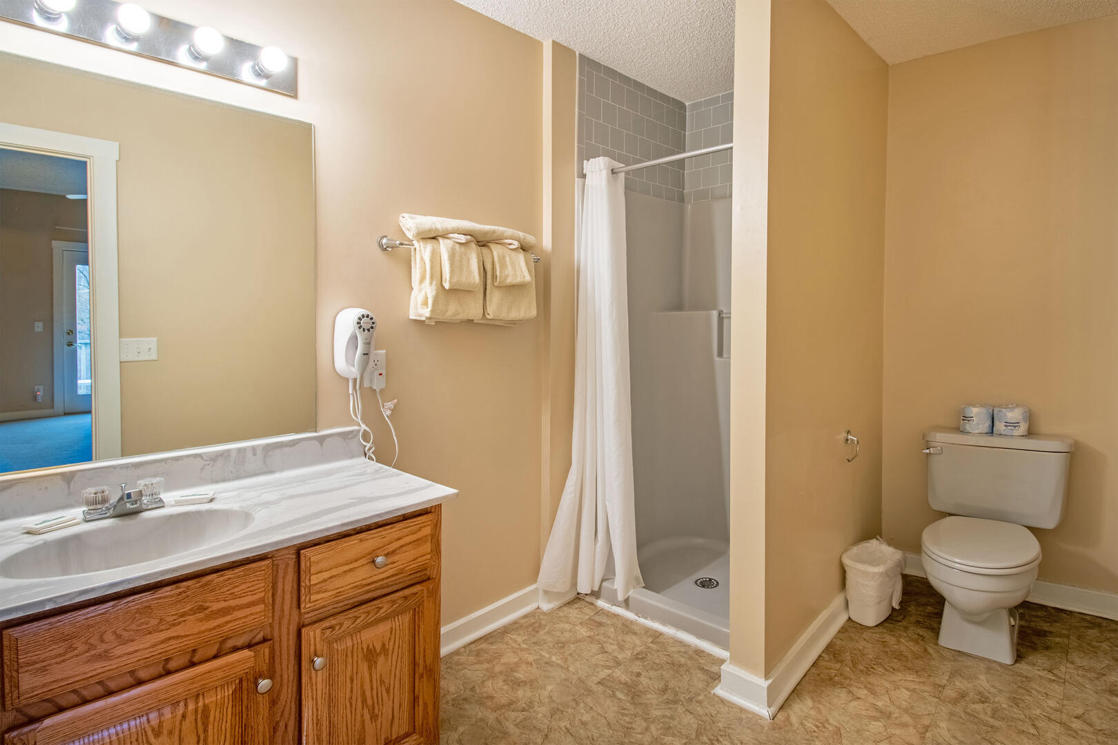 Shenandoah Villas One Bedroom Townhome 9