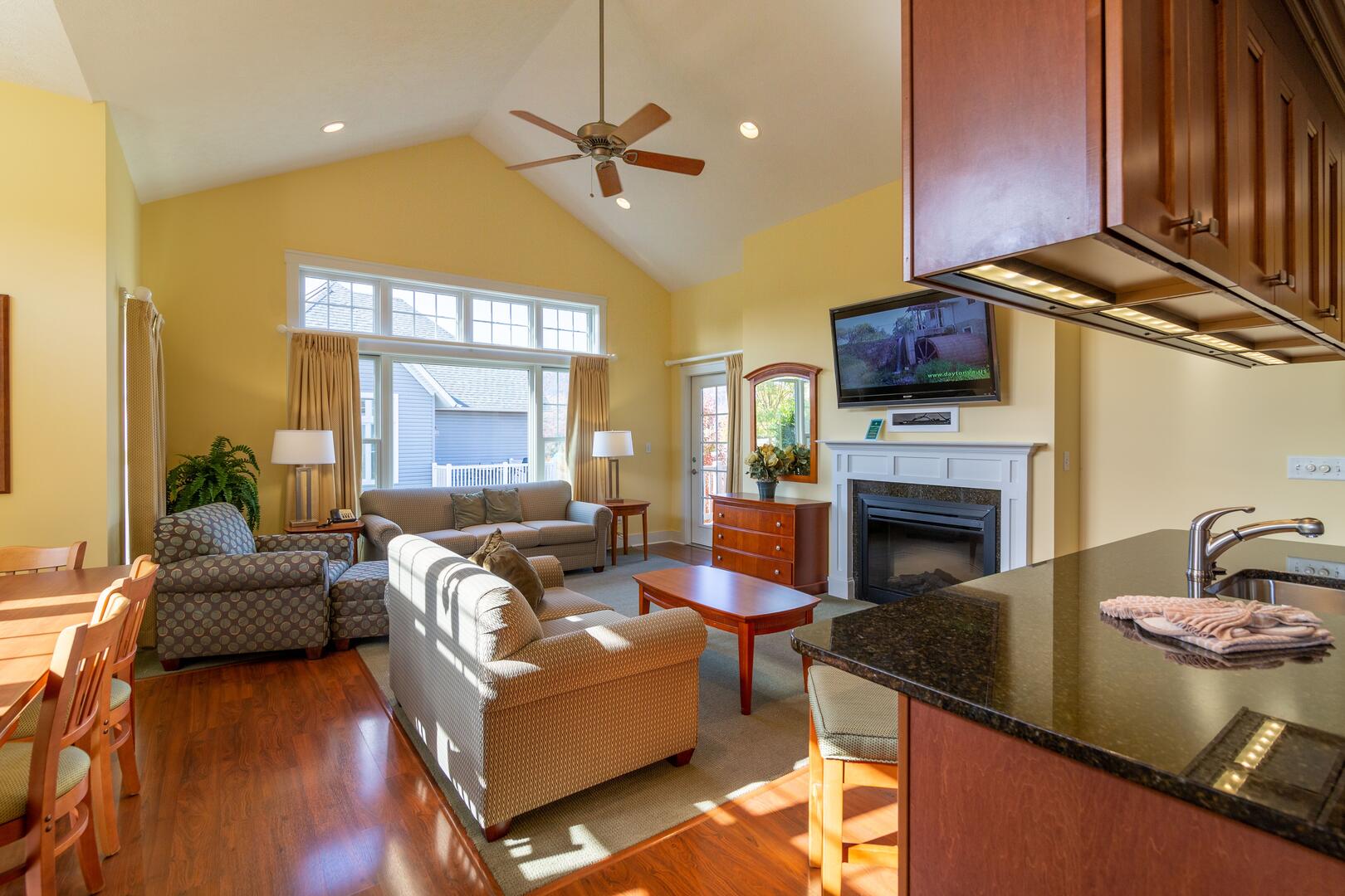 Regal Vistas Luxury Two Bedroom Townhome 2