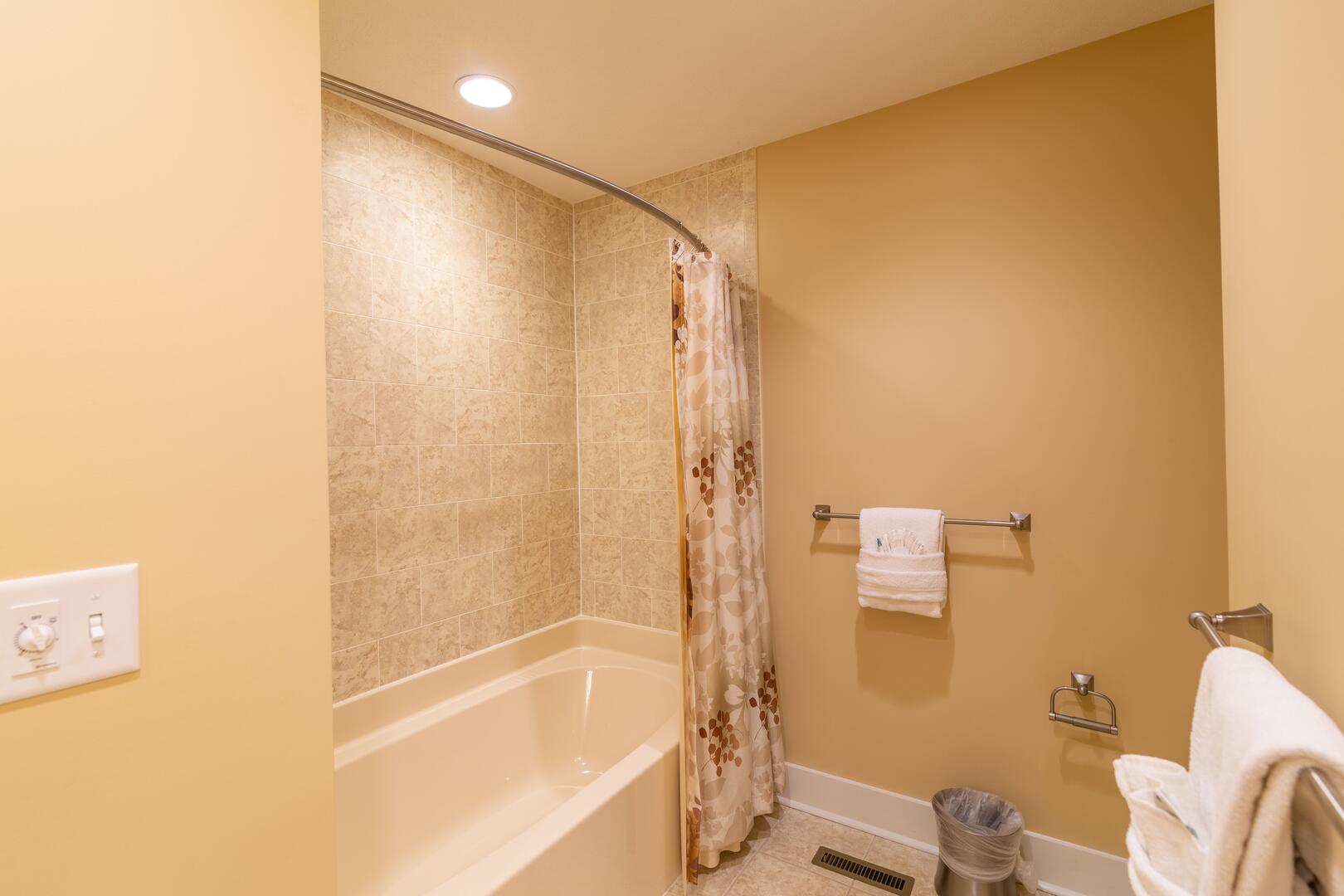 Regal Vistas Luxury Two Bedroom Townhome 14