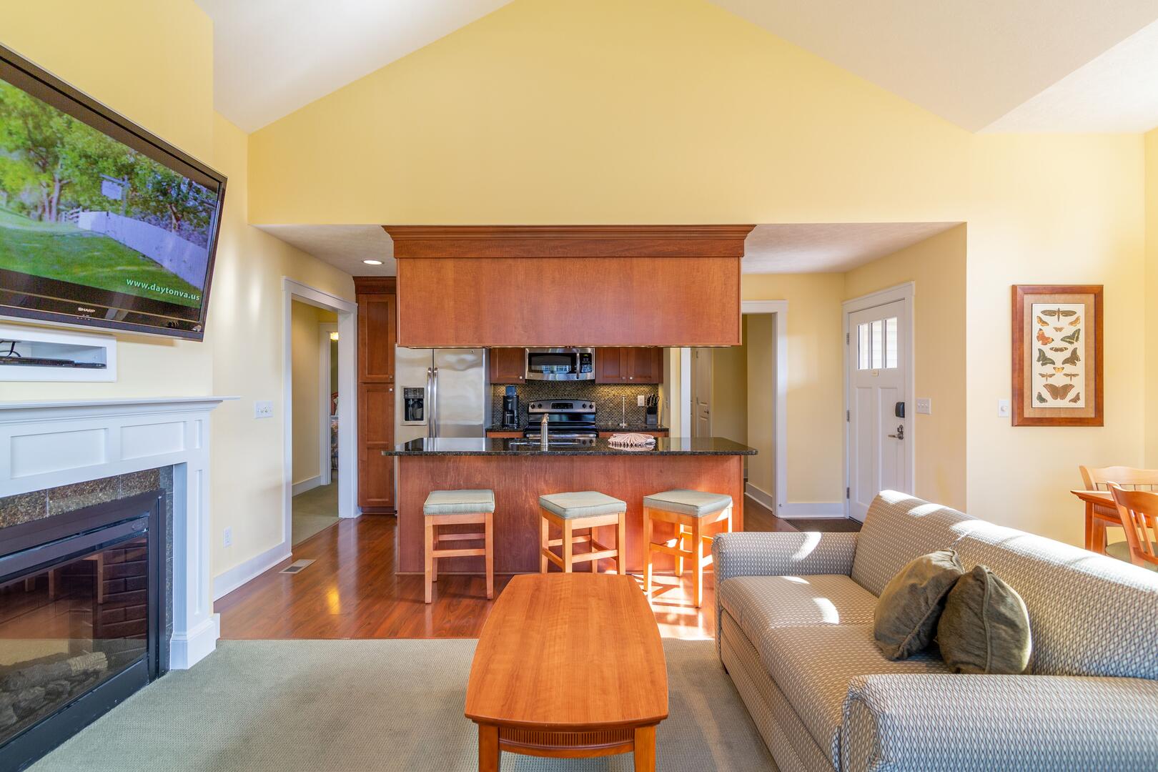 Regal Vistas Luxury Two Bedroom Townhome 4