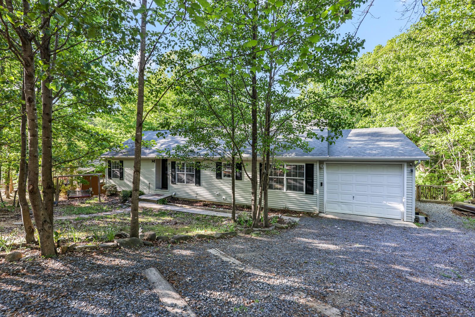 Welcome to this Beautiful Cozy 5 Bedroom Home in Massanutten Resort! 