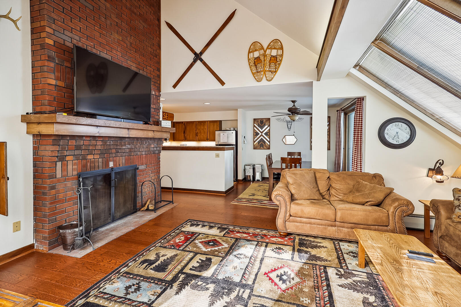 Indoor Heated Pool And Wood Burning Fireplace - Spacious Mountain Retreat - Vermont