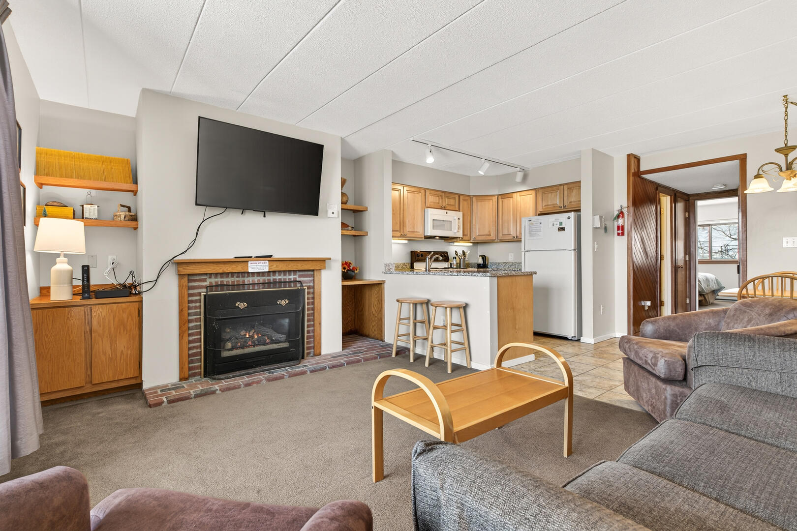 Cozy Kitchen And Balcony With Mountain Air - Charming Getaway - Killington, VT